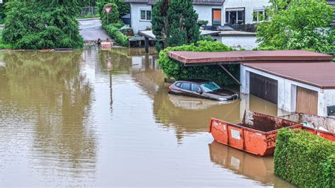 Wasserschaden Am Auto Das Bezahlt Die Versicherung