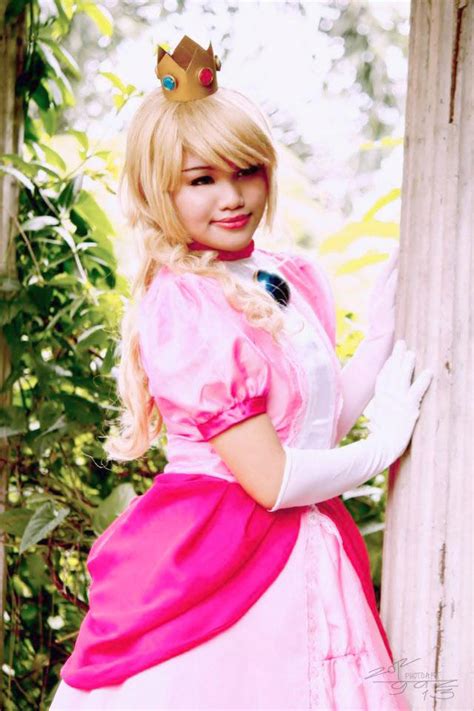 Princess Peach Spot Cosplay