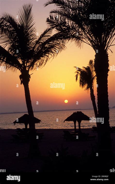 UNITED ARAB EMIRATES, DUBAI, BEACH, SUNSET Stock Photo - Alamy