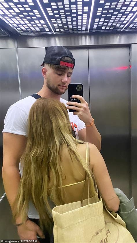 Francesca Farago Flaunts Her Toned Midriff In A Nude Co Ord And An