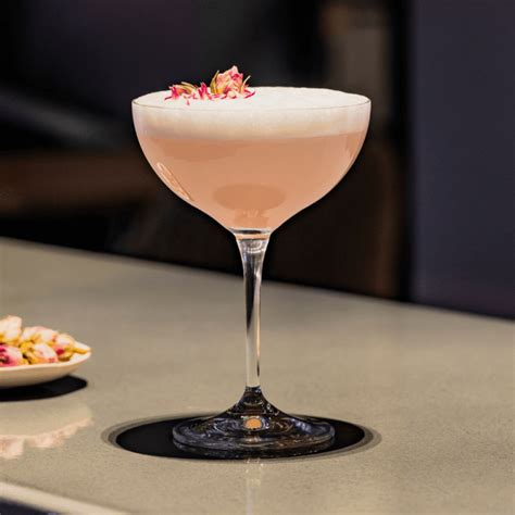 Rose and Lychee Martini Recipe | Elle Gourmet