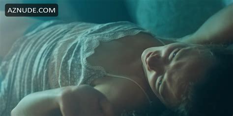 ELLIE DE LANGE Nude AZNude