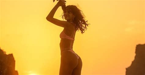 Bruna Marquezine Posa Sexy Em Noronha Ap S Flagra Enzo Celulari