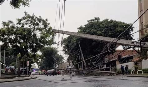 Motorista derruba postes no Portão e deixa moradores sem luz