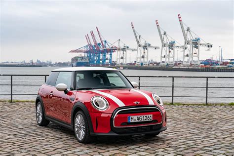 VIDEO: 2021 MINI Cooper S reviewed on Autocar