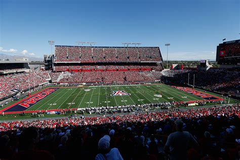 University of Arizona to start selling beer and wine at football games ...