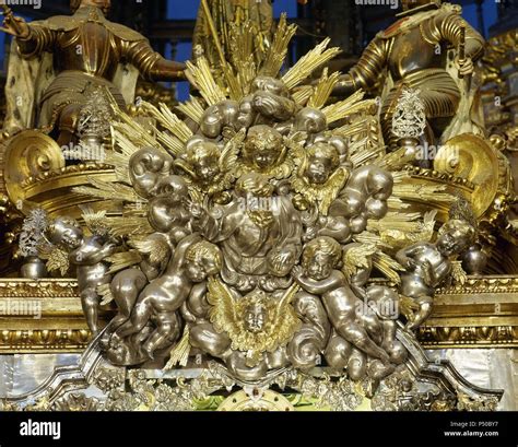 ARTE BARROCO ESPAÑA CATEDRAL Detalle de un RELIEVE en plata obra de