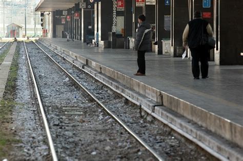 Uomo Travolto E Ucciso Da Un Treno A Milano La Tragedia Vicino Alla