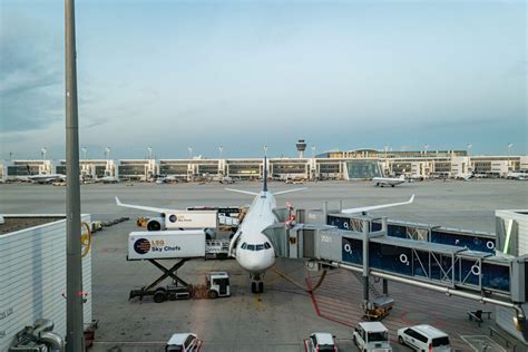 Single Vs. Dual Jetbridge Boarding – Which One Is Better? - Simple Flying