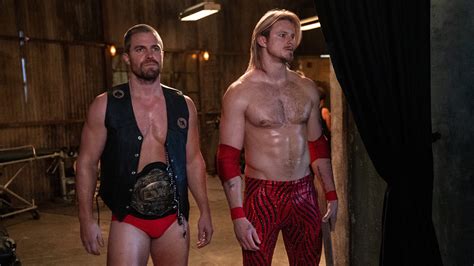 Heels Stephen Amell Embraces Outrageous Role In Wrestling Drama