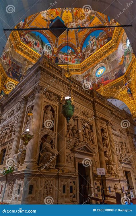 Loreto Italia 29 De Septiembre De 2021 Interior Del Santuario De Foto