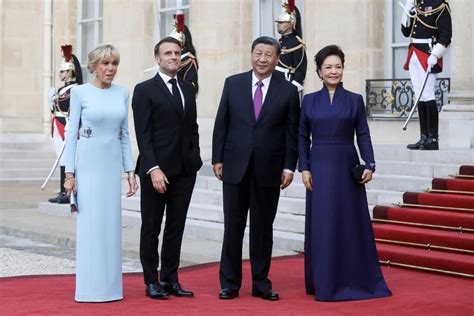 Photo Le président Emmanuel Macron la Première dame Brigitte Macron