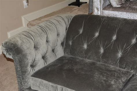 Companies Estate Sales Bernhardt Grey Tufted And Upholstered Rolled