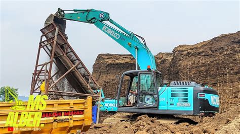 Excavator Kobelco Sk Is Processing Sand Screening To Be Loaded