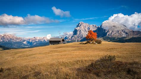 Download wallpaper: Perfect Autumn landscape from South Tyrol 3840x2160