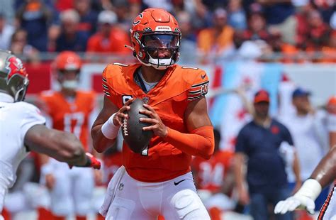 Bears Reportedly Aren T Surprised By Justin Fields Struggles