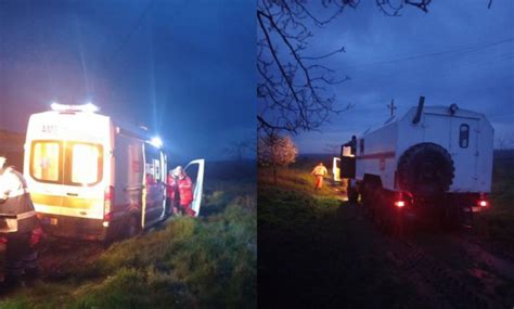 O Ambulanta Ce Transporta Un Copil La Spital A Ramas Blocata In Noroi