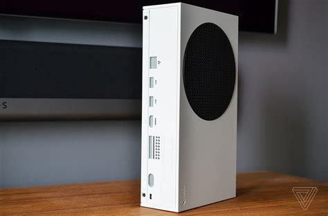 Xbox Series X и Series S сравнили на «живых» фото