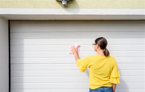 Comment Nettoyer Une Porte De Garage