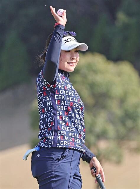 青木瀬令奈が大逆転v 大会新17アンダー 一時首位上田に8打差つけられるも「後半リズムつかめた」 通算4勝目 ライブドアニュース