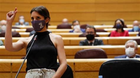 Una senadora del PP pide a Irene Montero que se corte el moño y siga