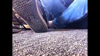 Quitándome los zapatos y los calcetines sudados XVIDEOS