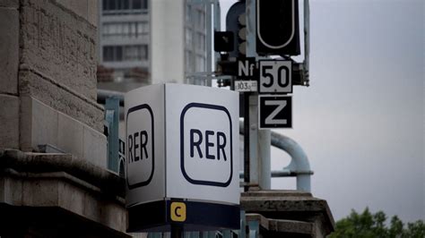 Trafic RER C perturbé à cause d une voiture tombée sur les voies à