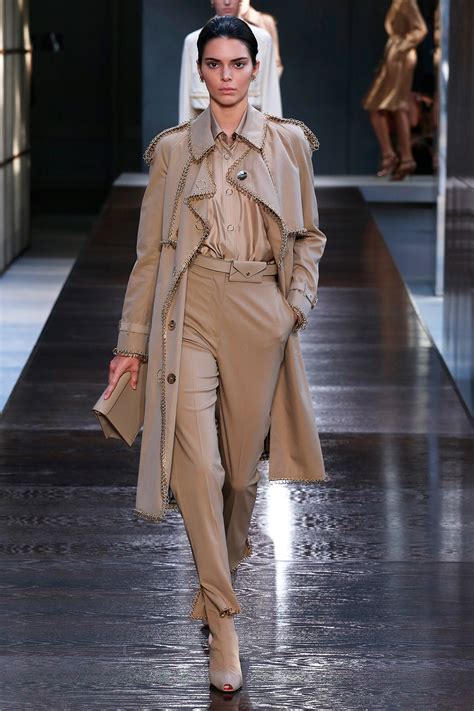 See the Burberry Spring 2019 Runway Show at LFW | Who What Wear