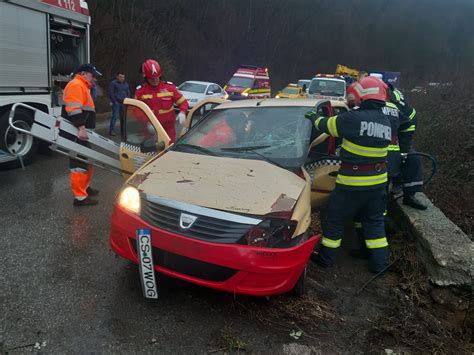 FOTO Accident între Reşiţa şi Bocşa din cauza vitezei şi