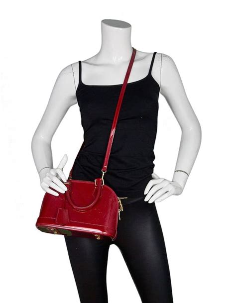 Louis Vuitton Red Monogram Vernis Mini Alma Bb Crossbody Bag For Sale At 1stdibs Louis Vuitton