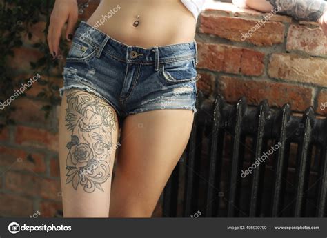 Woman Tattoo Leg — Stock Photo © racool_studio #405930790