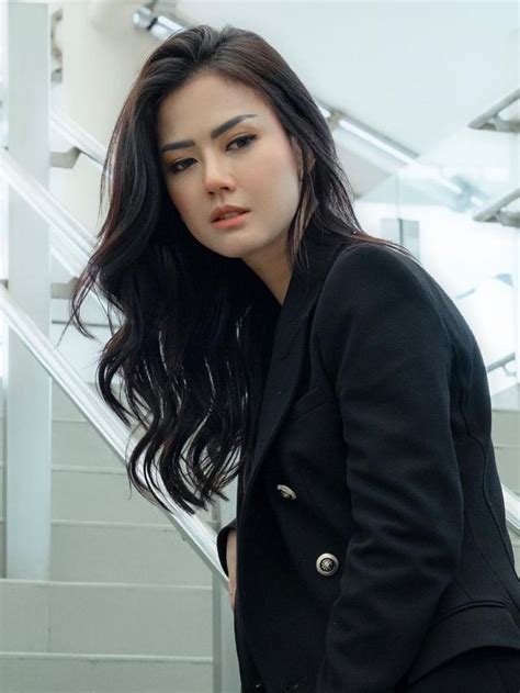 6 Potret Nita Gunawan Seleb Yang Tengah Jadi Sorotan Hot Liputan6