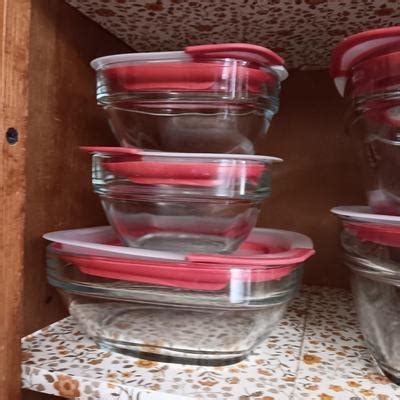 GLASS FOOD STORAGE CONTAINERS | EstateSales.org