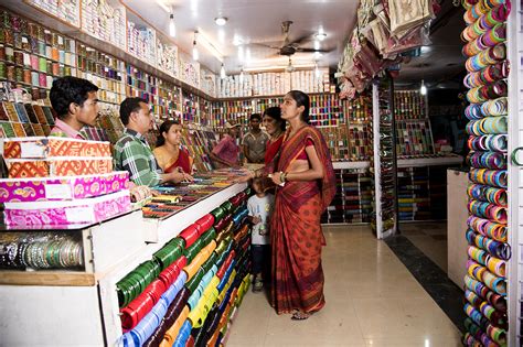 Shopping in Mumbai: Where to Go and What to Buy