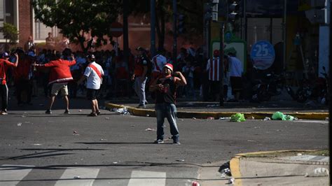 Las Fotos De Los Incidentes Afuera Del Monumental Infobae