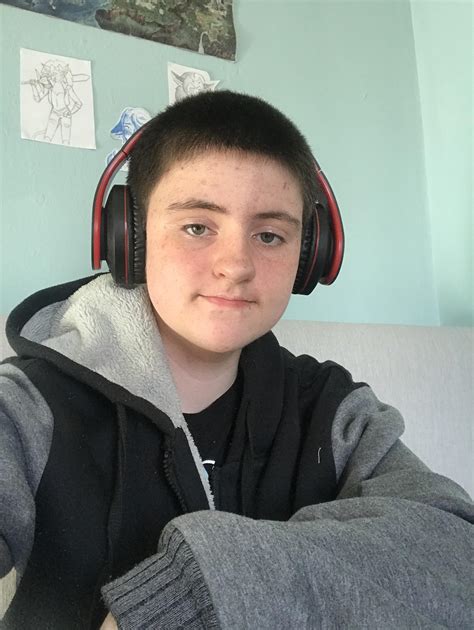 afab demiboy here, do I pass as masc? | Scrolller