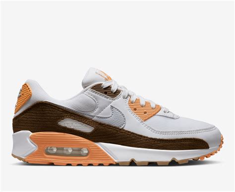 Nike WMNS AIR MAX 90 SE WHITE PURE PLATINUM SUMMIT WHITE VegNonVeg