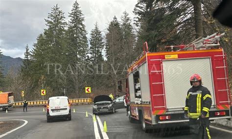 Accident Rutier La Intrare N Predeal Foto Transilvania