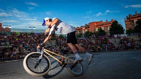 Acrobacias En Bicicleta Y La Música Más Actual Se Adueñan Del Parque De