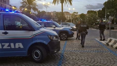 Controlli Polizia Oltre 300 Persone Identificate E Sanzioni A 2