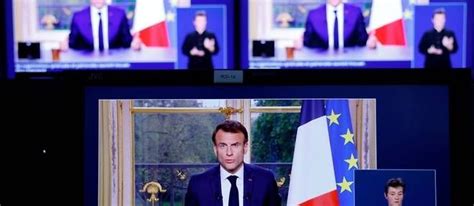 Macron filmé en train de chanter en pleine rue après son allocution lundi