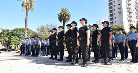 La Provincia De Santa Fe Pag La Primera Cuota De Los Uniformes