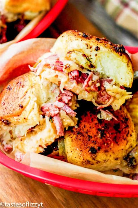 Reuben Sliders Sanwiches Easy Baked Sandwich On Hawaiian Rolls