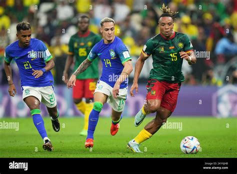 Pierre Kunde Du Cameroun Et Antony Matheus Dos Santos Du Br Sil Lors Du