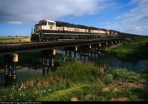 Railpictures Net Photo Bn Burlington Northern Railroad Emd