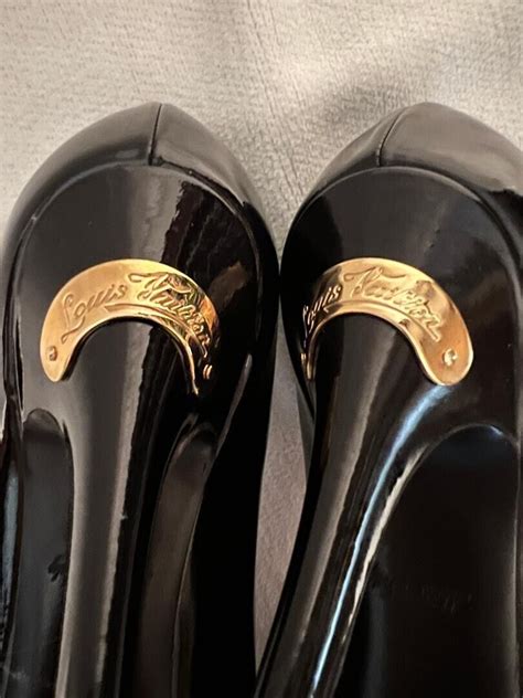 Louis Vuitton Black Patent Pointy Shoes Logo Plate 4 Gem