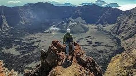 Fakta Menarik Gunung Raung Yang Terkenal Ekstrem Kawahnya Terbesar