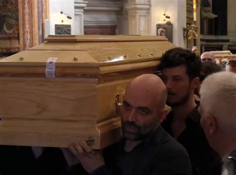 Funerali Murgia Saviano in chiesa Le parole più difficili della mia