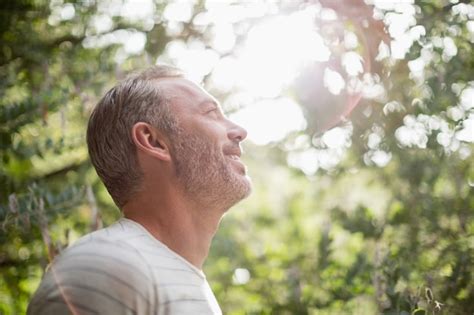 Premium Photo Man Standing Against Bright Sunlight At Park