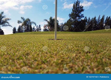 Agujero En Un Campo De Golf Foto De Archivo Imagen De Deporte Poste